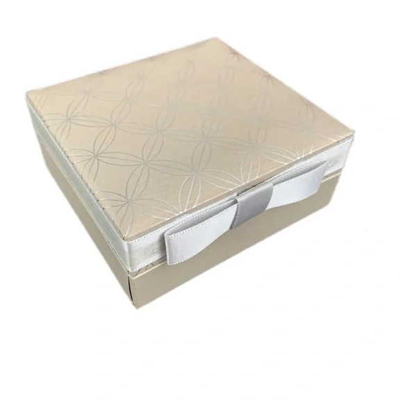 Necklace & Earrings Set Genuine Creamy White Mother of Pearl & Crystal - Picture 7 of 8